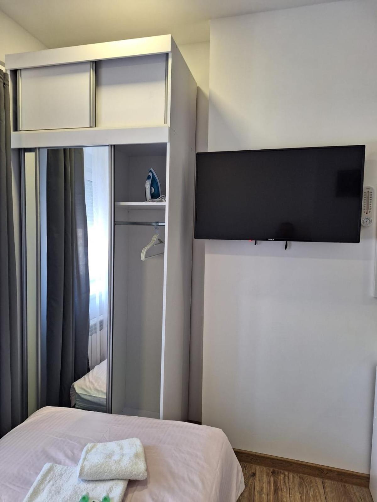 Comfort Stay, Ev, Parking Болеславец Екстериор снимка