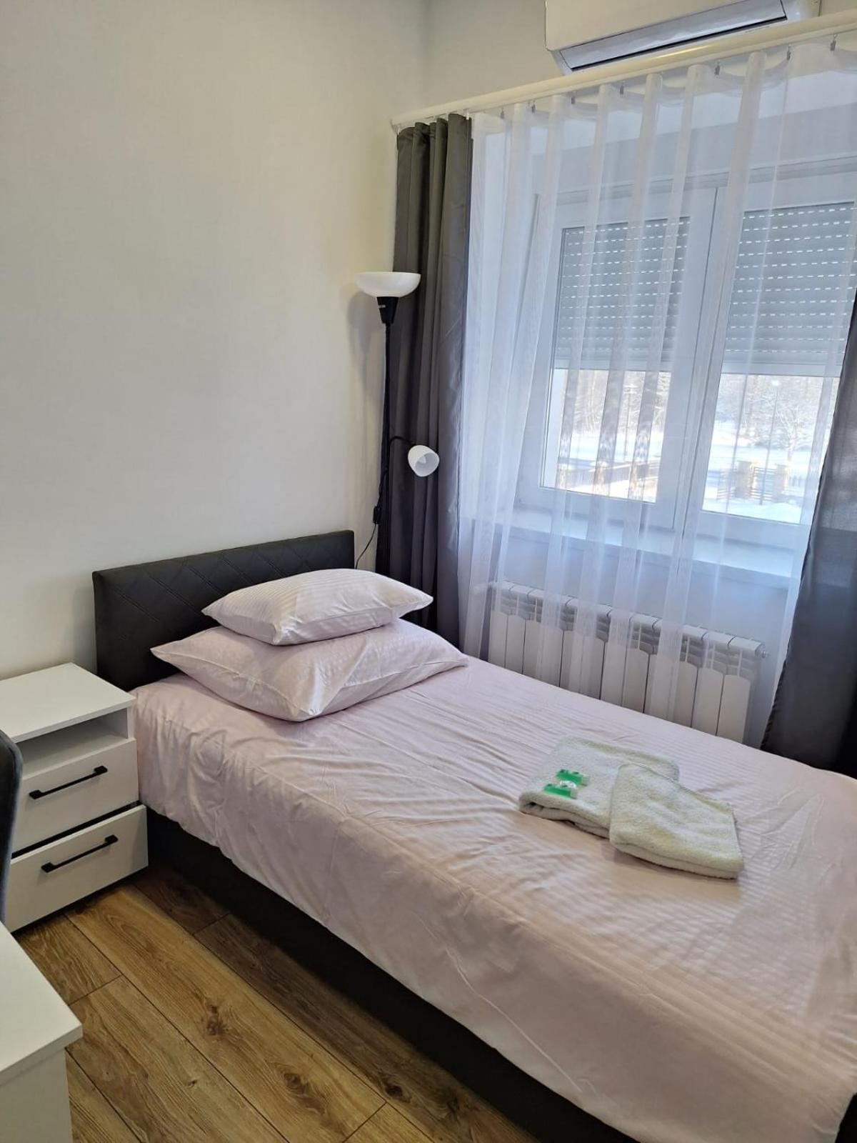 Comfort Stay, Ev, Parking Болеславец Екстериор снимка