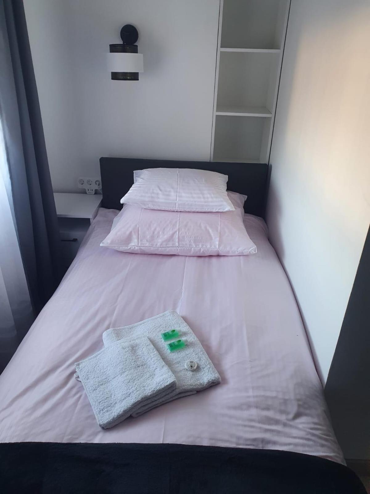 Comfort Stay, Ev, Parking Болеславец Екстериор снимка