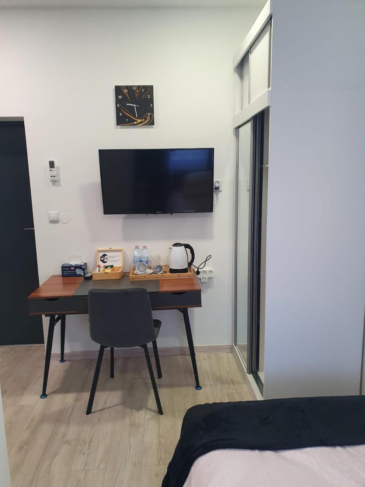 Comfort Stay, Ev, Parking Болеславец Екстериор снимка