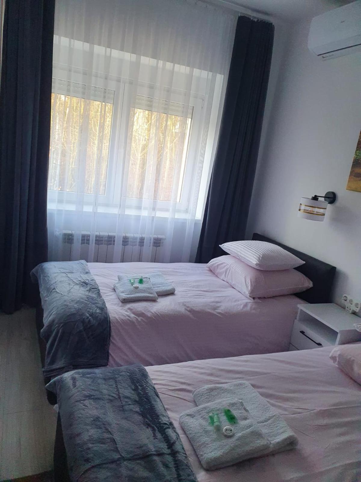 Comfort Stay, Ev, Parking Болеславец Екстериор снимка