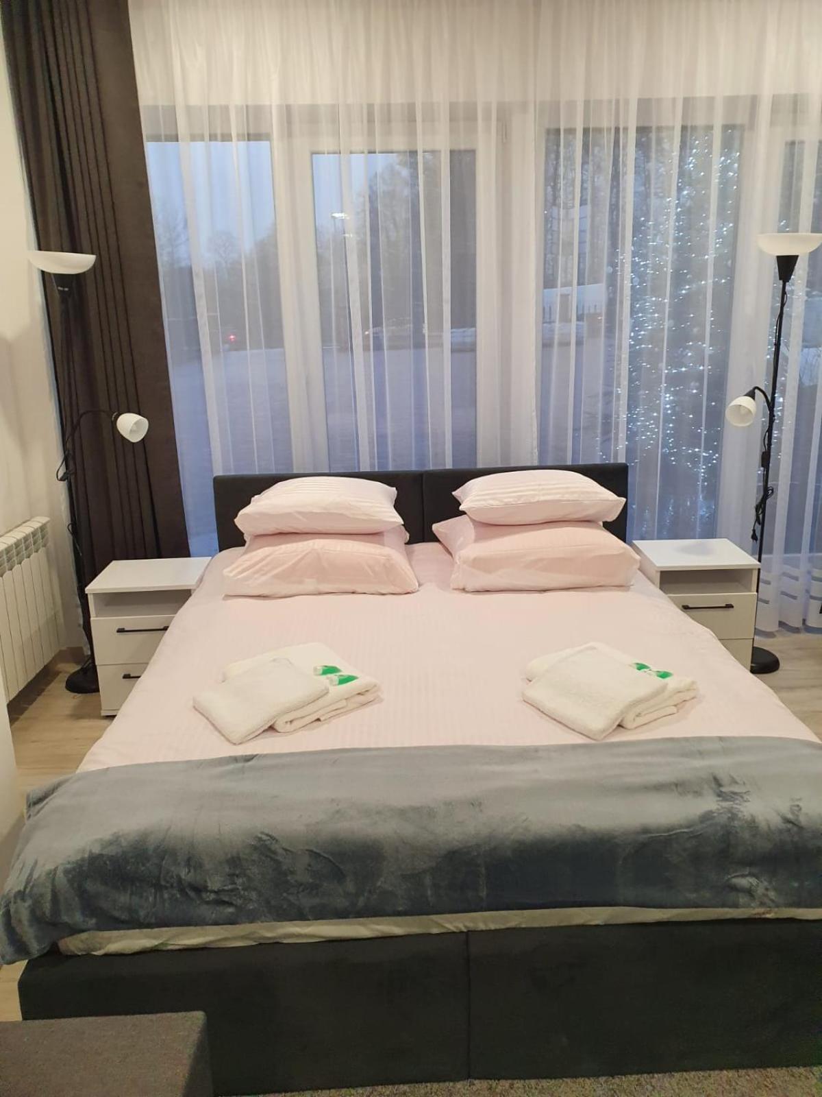 Comfort Stay, Ev, Parking Болеславец Екстериор снимка