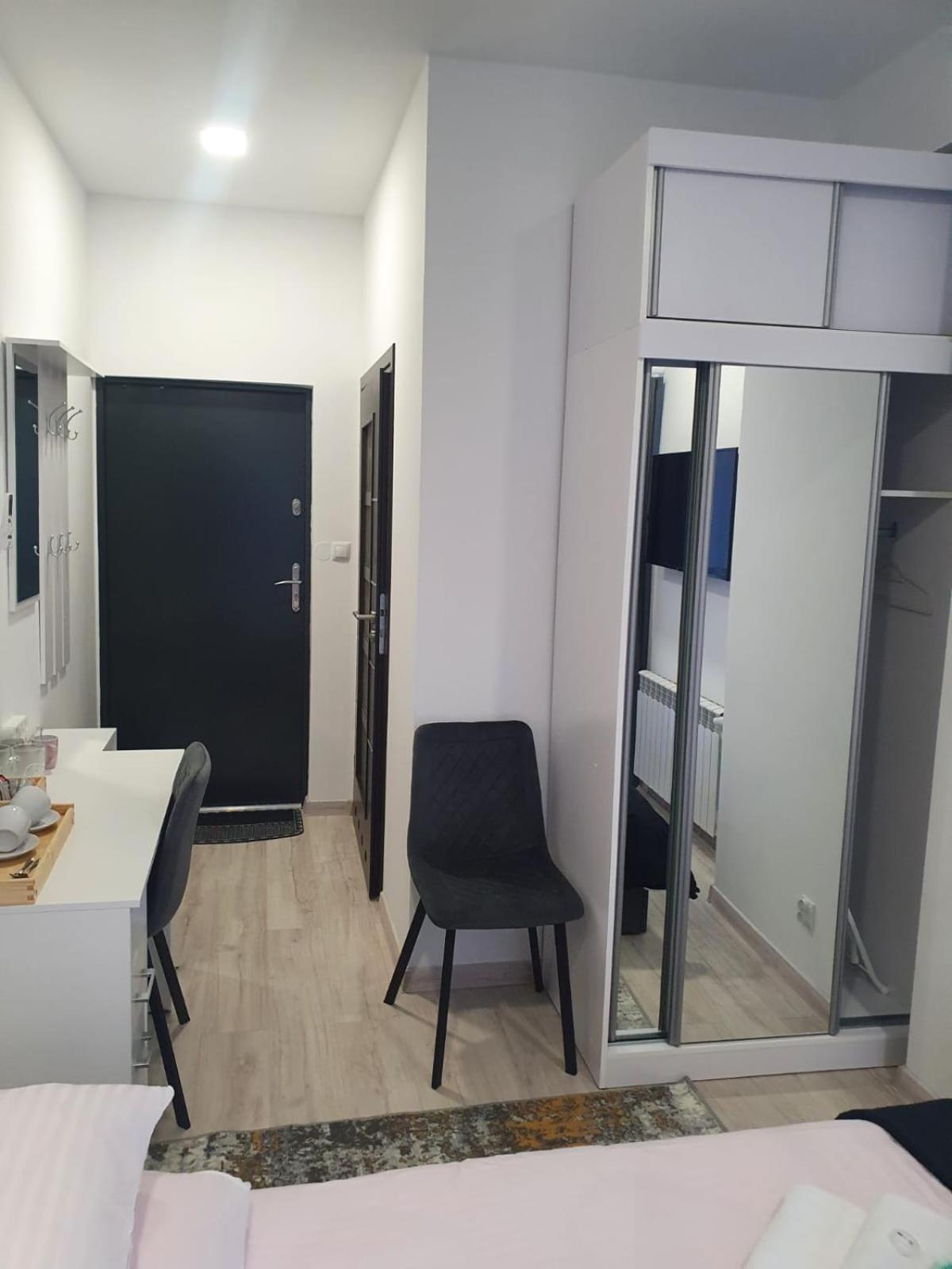 Comfort Stay, Ev, Parking Болеславец Екстериор снимка