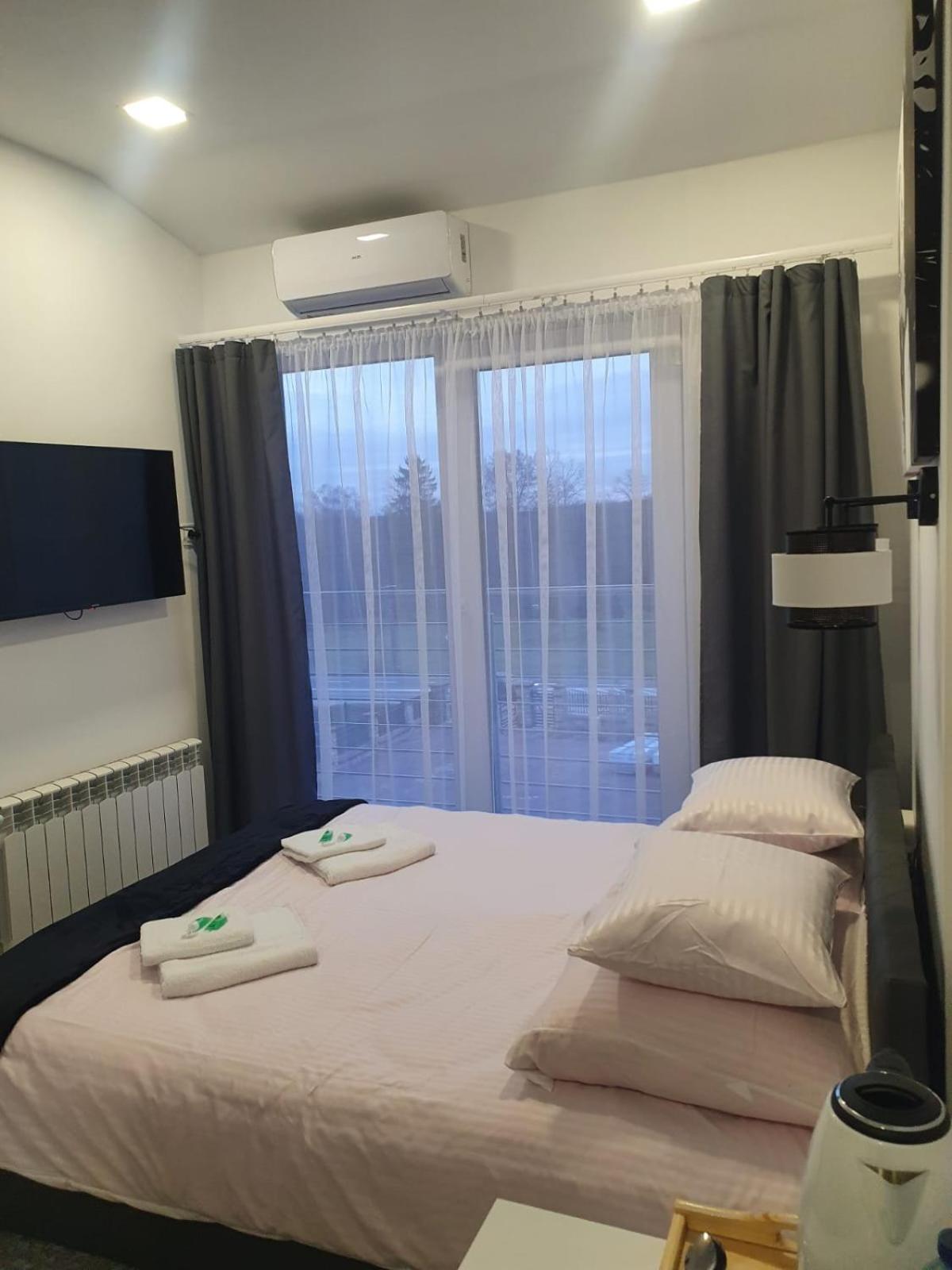 Comfort Stay, Ev, Parking Болеславец Екстериор снимка