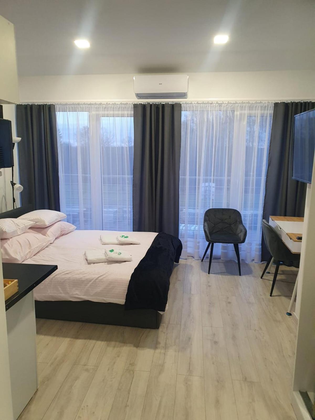 Comfort Stay, Ev, Parking Болеславец Екстериор снимка